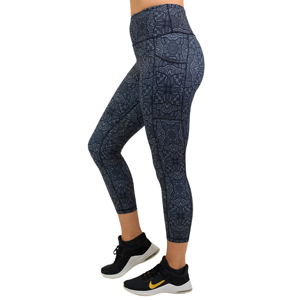 zentangle capri leggings facing the side