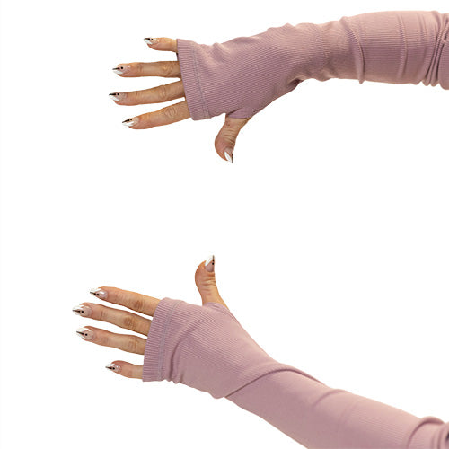 close up of the thumbholes on the mauve henley long sleeve shirt