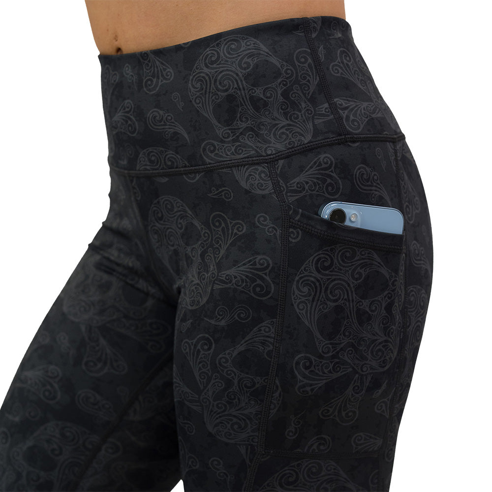 close up of mutiny leggings with phone in pocket