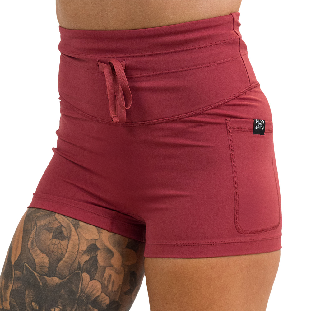 close up of the 2.5 inch omni garnet red shorts against a white background