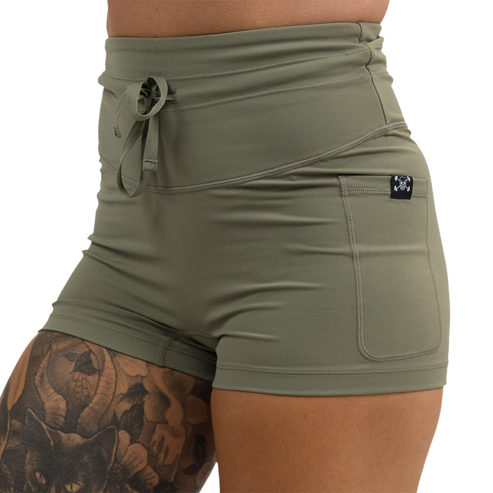 close up of the omni green tea 2.5 inch shorts against a white background