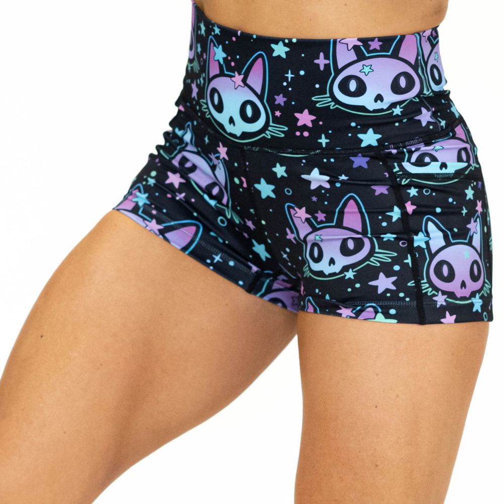 close up of the alien cat with stars 2.5 inch shorts facing the front against a white background