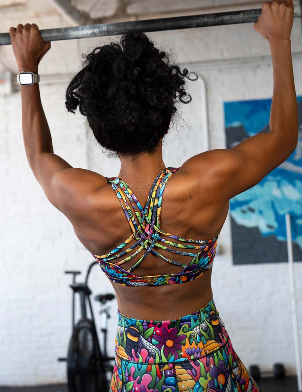 women doing pull ups showing off the back of the bee bold bra
