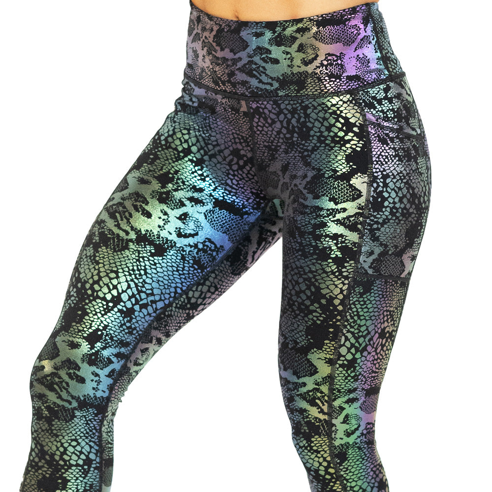 close up of gisten here legging detailing