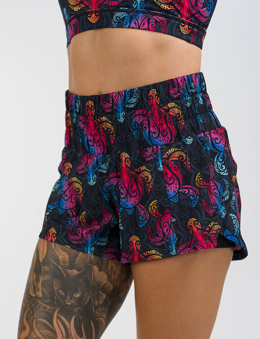 3.5 inch rainbow turtle day dream shorts facing the front against a white background