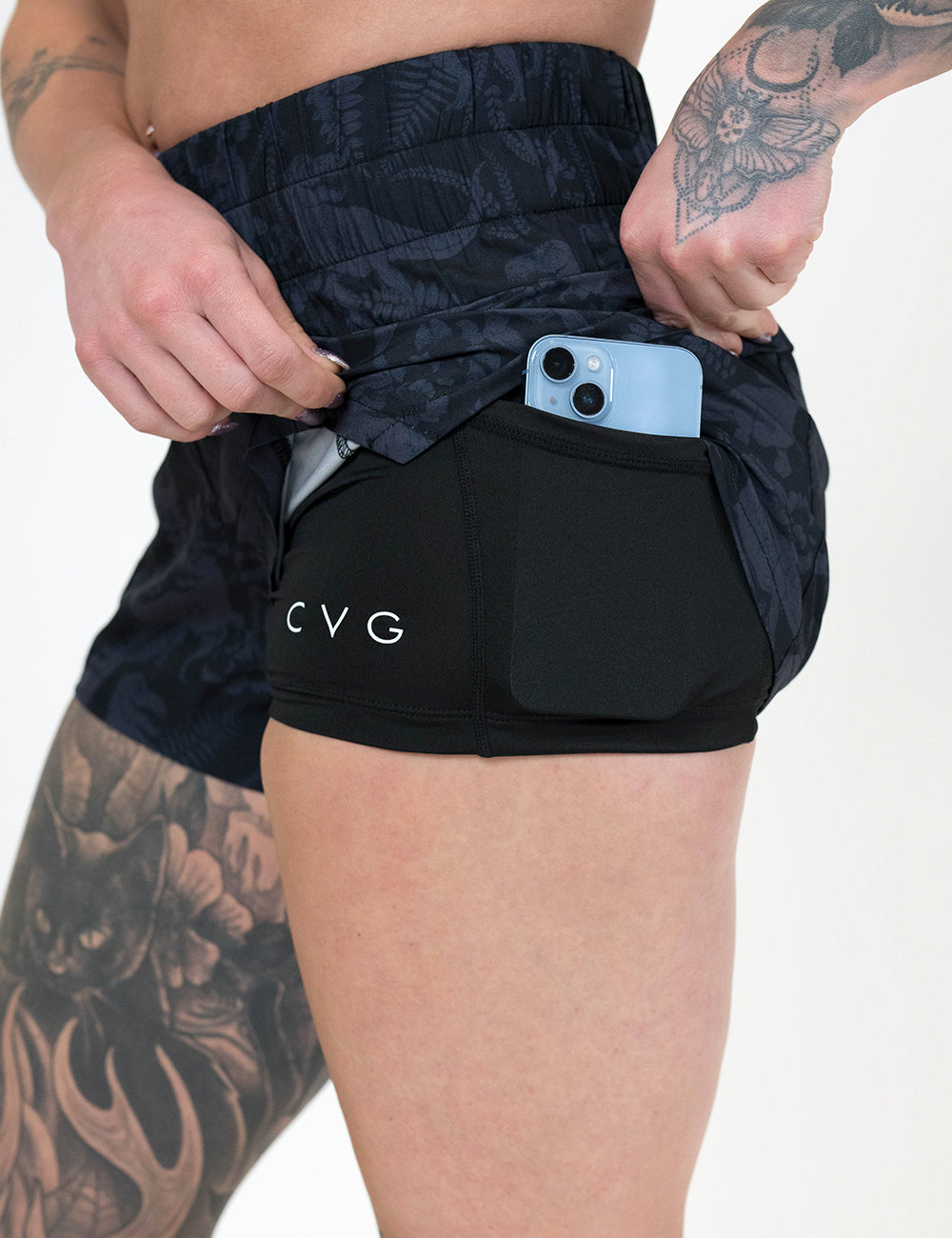 close up of the 3.5 inch dark grey trex day dream shorts with a phone in its pocket