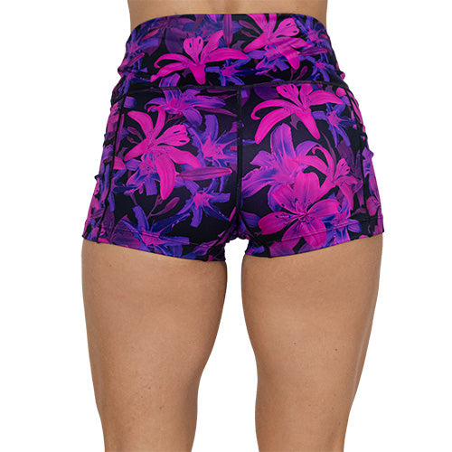 back view of 2.5 inch lily shorts