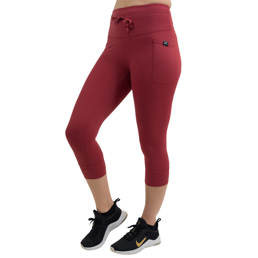 front of the omni garnet red capri leggings against a white background