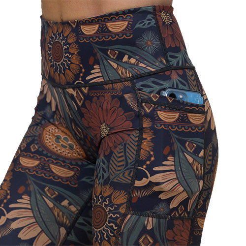 side pocket on the boho floral patterned leggings
