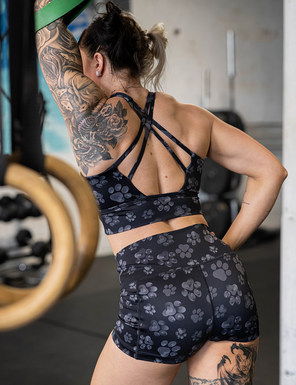 model wearing the grey paw print 2.5 inch shorts in the gym working out